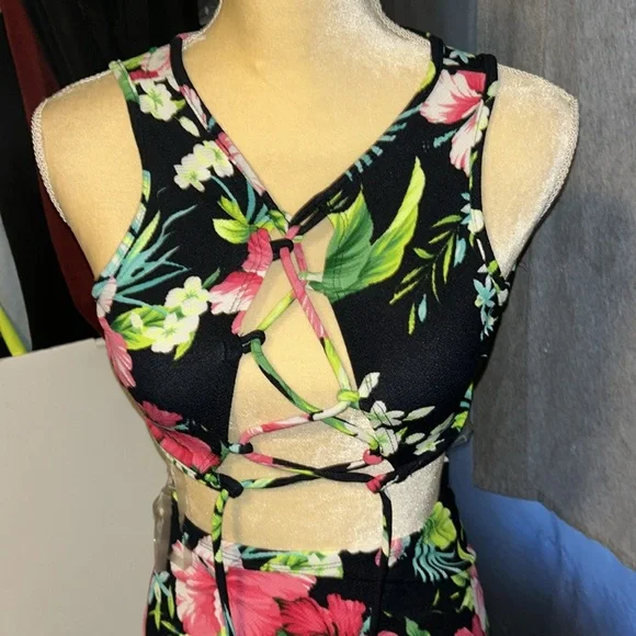 HP 🎊Floral Cutout Dress - Picture 4 of 9